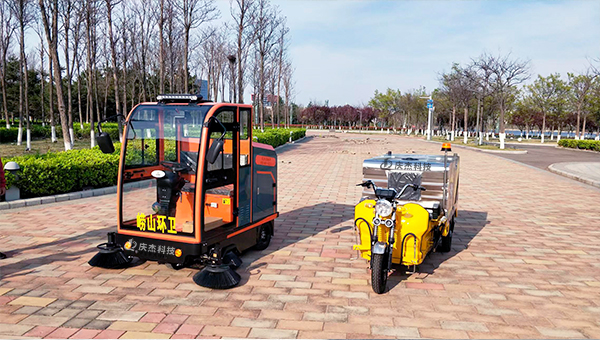 掃地車廠家-吸塵掃地車-慶杰電動掃地車助力嶗山環(huán)衛(wèi)