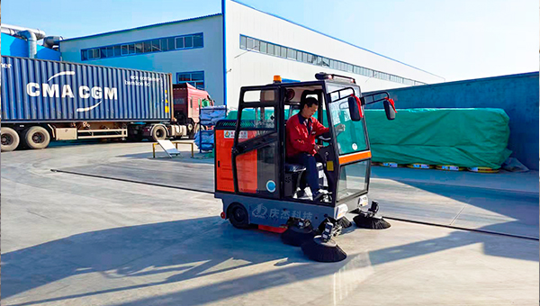 清掃車-清掃車廠家-濟(jì)南鑄造廠采購慶杰電動掃地車