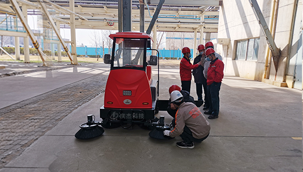 清掃車-清掃車廠家-鋼鐵企業(yè)批量采購慶杰電動洗地機(jī)