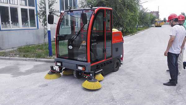 吸塵掃地車-清掃車-砂石廠使用慶杰掃地車,效果明顯